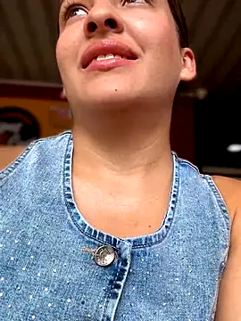 Snapshot of Talia_Bonet chatting on 11-30-25, 01:59 Talia Bonet online show from 11-30-25, 01:59