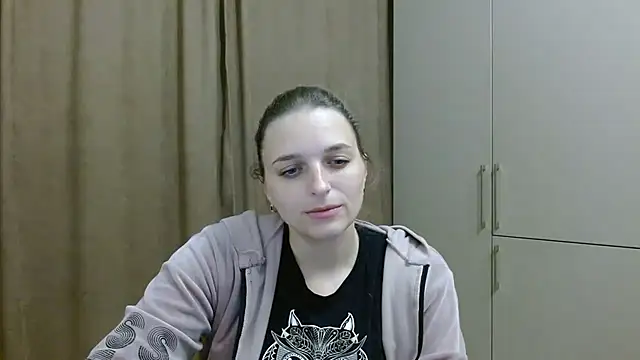 Snapshot of ElisSky301 chatting on 10-22-25, 09:47 ElisSky301 online show from 10-22-25, 09:47