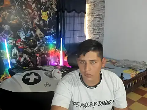Snapshot of maiker_lozano_ chatting on 10-22-25, 05:56 maiker lozano  online show from 10-22-25, 05:56