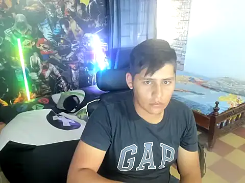 Snapshot of maiker_lozano_ chatting on 10-26-25, 06:25 maiker lozano  online show from 10-26-25, 06:25