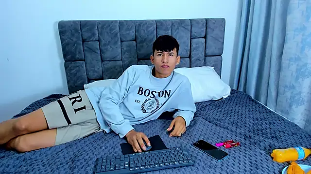 Nicolas Torres  online show from 10-28-25, 07:12