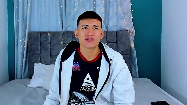 Nicolas Torres  online show from 12-20-25, 05:36