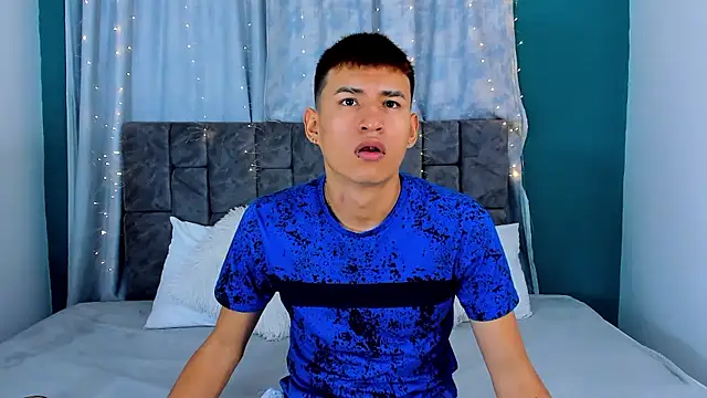 Nicolas Torres  online show from 12-22-25, 02:30