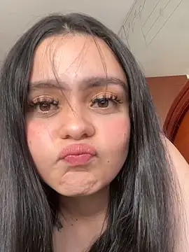 Snapshot of Selena_Roa chatting on 04-19-26, 06:32 Selena Roa online show from 04-19-26, 06:32