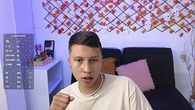 Snapshot of Martin_West chatting on 10-28-25, 11:29 Martin West online show from 10-28-25, 11:29