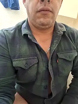 Snapshot of Manu2412 chatting on 10-31-25, 09:32 Manu2412 online show from 10-31-25, 09:32