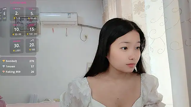 Snapshot of Xiaomei61 chatting on 10-24-25, 03:58 Xiaomei61 online show from 10-24-25, 03:58
