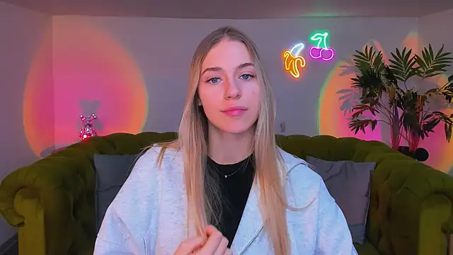 sassy cutie online show from 11-28-25, 08:00