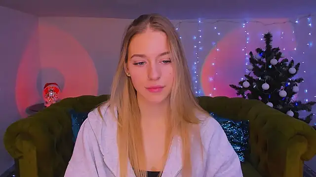 sassy cutie online show from 12-17-25, 06:08