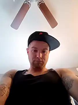 DadDDick925 online show from 10-30-25, 07:47