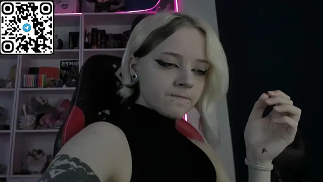 Holy Mistress S online show from 05-10-26, 08:41