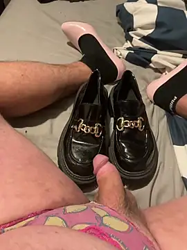 Snapshot of fortheloveofheels74 chatting on 10-27-25, 10:25 fortheloveofheels74 online show from 10-27-25, 10:25