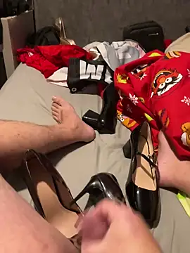 Snapshot of fortheloveofheels74 chatting on 12-03-25, 10:30 fortheloveofheels74 online show from 12-03-25, 10:30