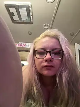 Snapshot of lostinherwonderland chatting on 10-23-25, 05:01 lostinherwonderland online show from 10-23-25, 05:01