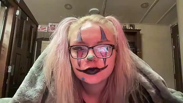 Snapshot of lostinherwonderland chatting on 10-25-25, 07:27 lostinherwonderland online show from 10-25-25, 07:27