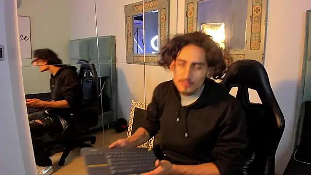 Mr Strike online show from 11-04-25, 02:54