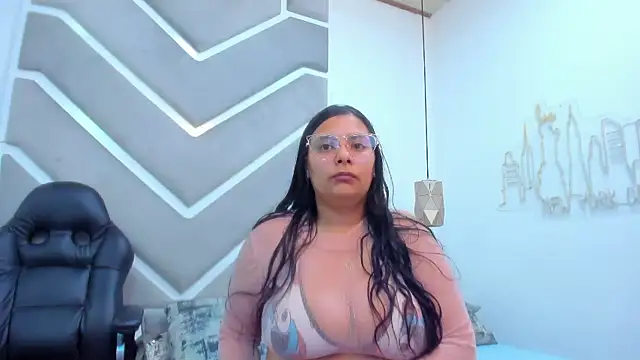 Julieta Owen online show from 10-28-25, 02:31