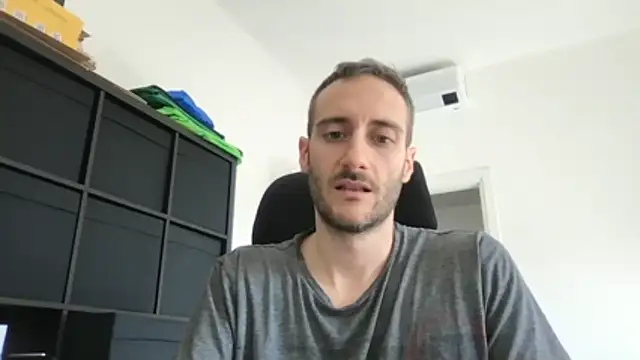 Snapshot of LukaShyGuy chatting on 05-09-26, 02:00 LukaShyGuy online show from 05-09-26, 02:00