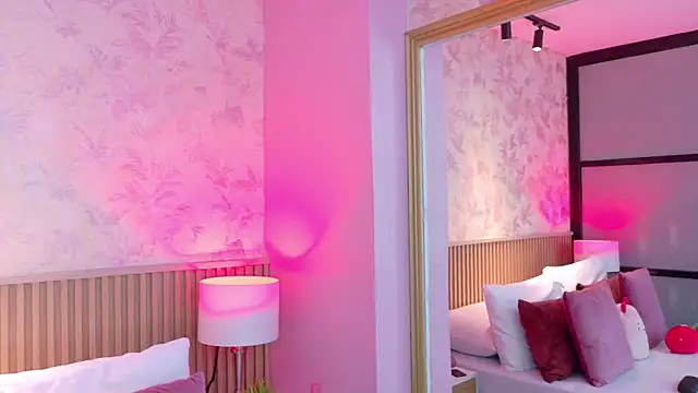 Snapshot of AdelineJhones chatting on 02-10-26, 08:24 AdelineJhones online show from 02-10-26, 08:24