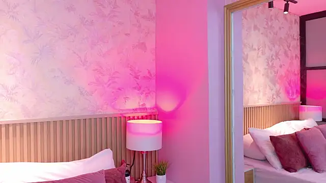 Snapshot of AdelineJhones chatting on 03-06-26, 02:13 AdelineJhones online show from 03-06-26, 02:13