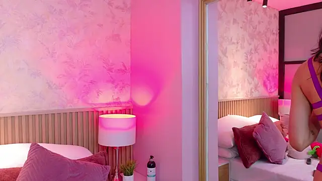 Snapshot of AdelineJhones chatting on 03-08-26, 02:54 AdelineJhones online show from 03-08-26, 02:54