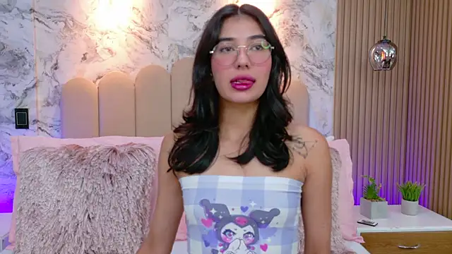 Snapshot of AdelineJhones chatting on 03-25-26, 03:18 AdelineJhones online show from 03-25-26, 03:18