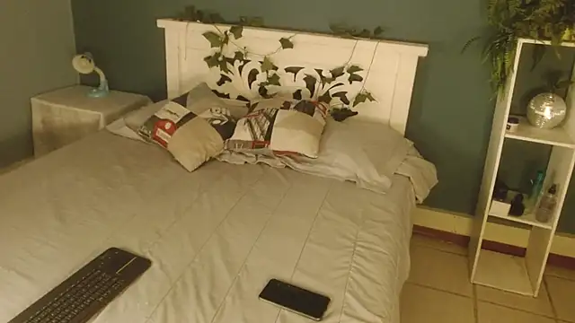 Samantha  Benet online show from 11-25-25, 08:09