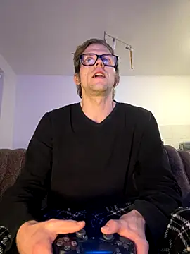 StephPra94 online show from 10-27-25, 08:13