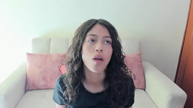 Snapshot of emily_jonessxx chatting on 11-02-25, 07:49 emily jonessxx online show from 11-02-25, 07:49