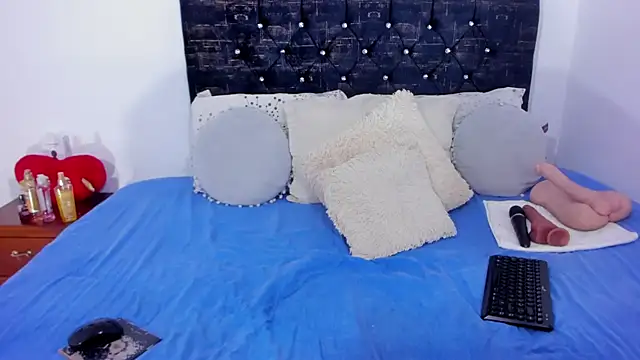 RubyLuxeX online show from 06-19-26, 06:12