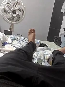 Snapshot of Gatoohottt chatting on 10-29-25, 01:57 Gatoohottt online show from 10-29-25, 01:57