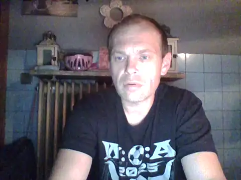 Snapshot of tommy3300 chatting on 10-22-25, 03:51 tommy3300 online show from 10-22-25, 03:51