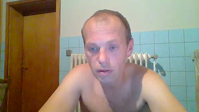 Snapshot of tommy3300 chatting on 10-24-25, 05:26 tommy3300 online show from 10-24-25, 05:26