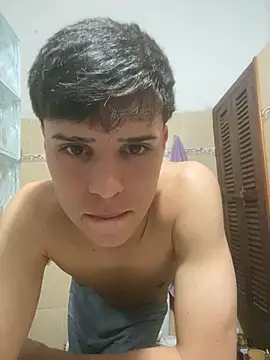 Snapshot of lucaaa_01 chatting on 10-22-25, 10:53 lucaaa 01 online show from 10-22-25, 10:53