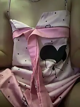 Snapshot of Emily-y chatting on 05-06-26, 11:15 Emily-y online show from 05-06-26, 11:15