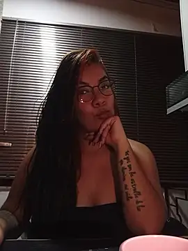 Snapshot of lili_hiugs chatting on 10-23-25, 06:56 lili hiugs online show from 10-23-25, 06:56