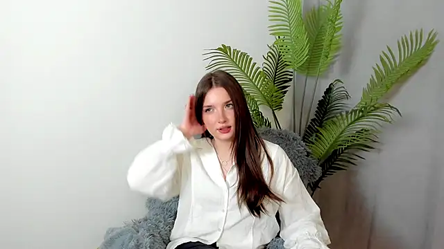 GiaKirtley online show from 10-24-25, 02:02