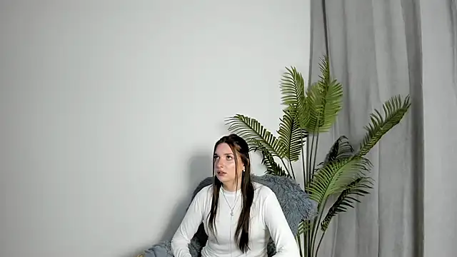 GiaKirtley online show from 10-25-25, 09:17