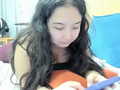 Snapshot of miomyao chatting on 10-25-25, 12:02 miomyao online show from 10-25-25, 12:02