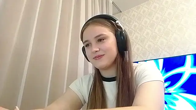Snapshot of MilaRiviera chatting on 10-23-25, 05:01 MilaRiviera online show from 10-23-25, 05:01