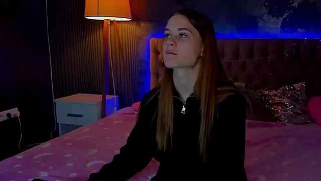 LuisaClover online show from 11-30-25, 12:53