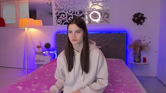 LuisaClover online show from 12-19-25, 01:07