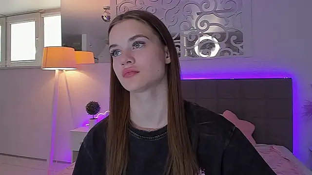 LuisaClover online show from 05-10-26, 12:32
