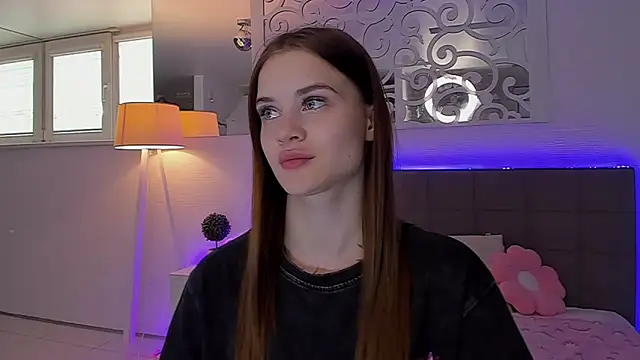 LuisaClover online show from 05-11-26, 12:22