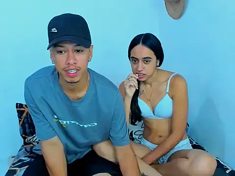 Snapshot of karoll_and_erik chatting on 10-22-25, 01:44 karoll and erik online show from 10-22-25, 01:44