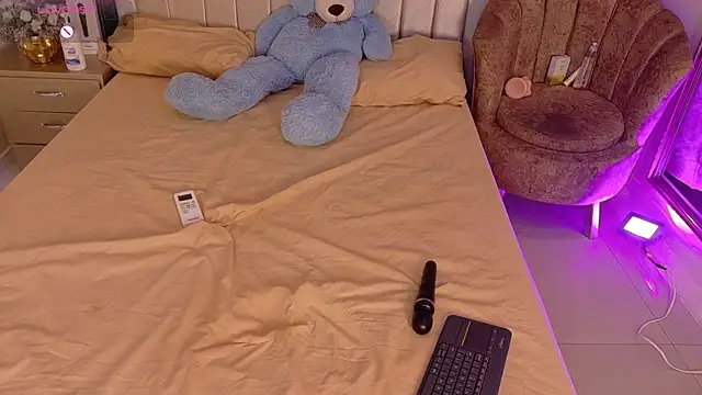 iam nicolle online show from 12-04-25, 12:47