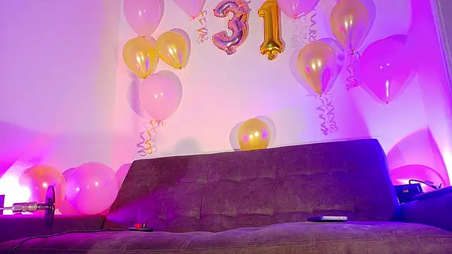 SeleneGibson   online show from 12-19-25, 08:27