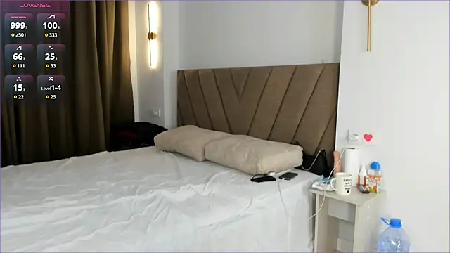 Sunae love online show from 10-25-25, 03:47