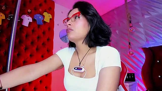 Roxanne Han online show from 06-18-26, 12:42