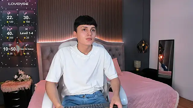 Maxii18  online show from 11-13-25, 07:13